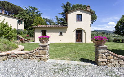 Villa Sofia: Garden and outdoor view