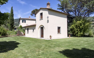 Villa Sofia: Garden and outdoor view