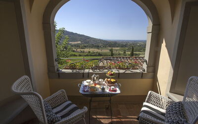 Borgo Falconiera: villa-borgo-del-falcone-sodo-villa-patio