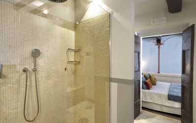 Borgo Falconiera: villa-borgo-del-falcone-sodo-villa-bathroom