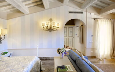 Borgo Falconiera: villa-borgo-del-falcone-sodo-villa-bedroom