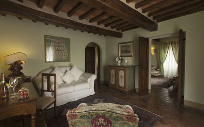 Borgo Falconiera: villa-borgo-del-falcone-sodo-villa-living-room