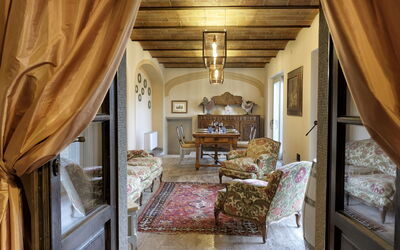 Borgo Falconiera: villa-borgo-del-falcone-sodo-villa-living-room